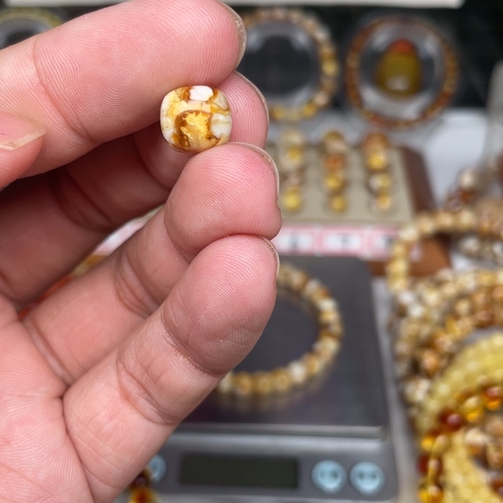 少***长琥珀未镶嵌裸石69号