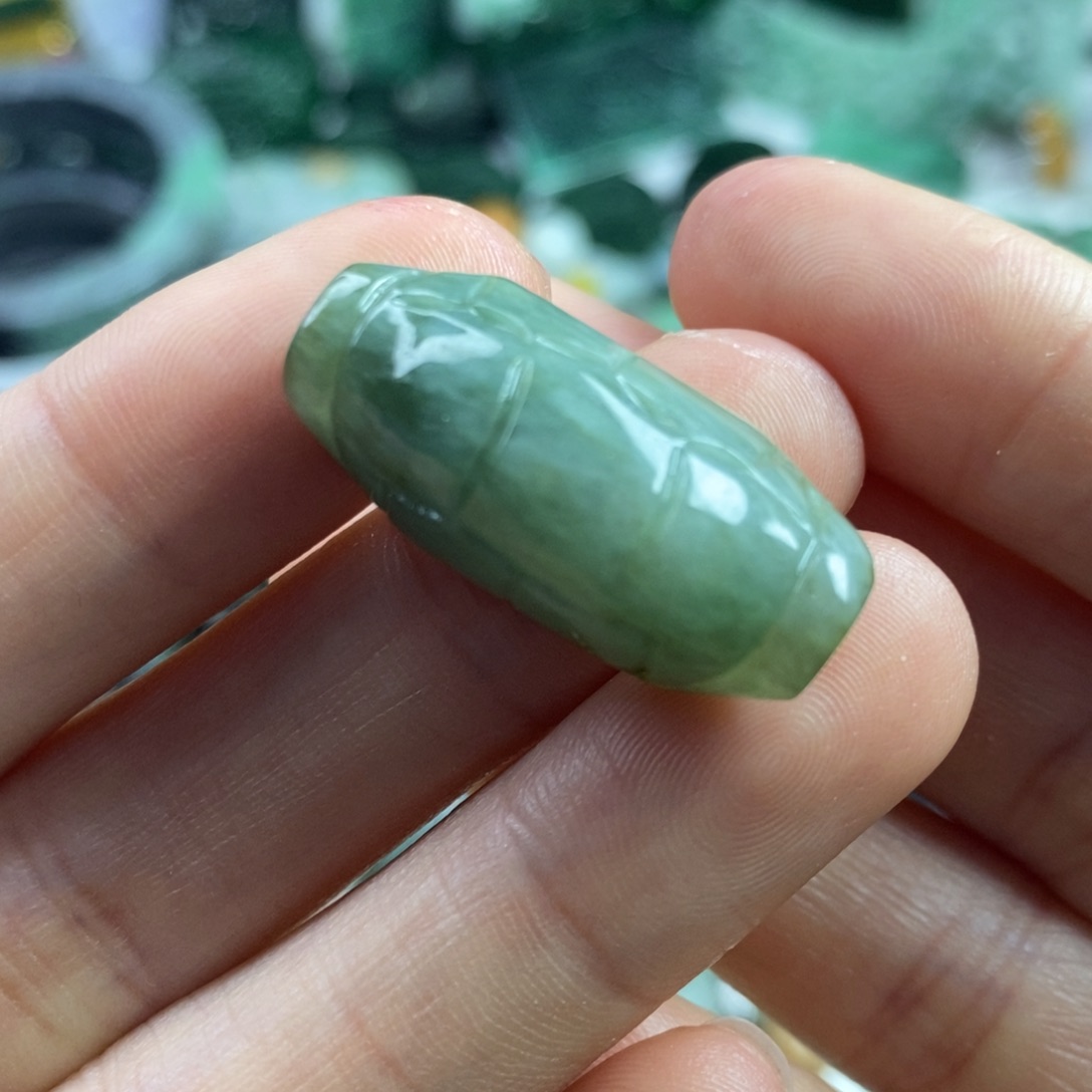 翡翠颈饰未镶嵌?*一