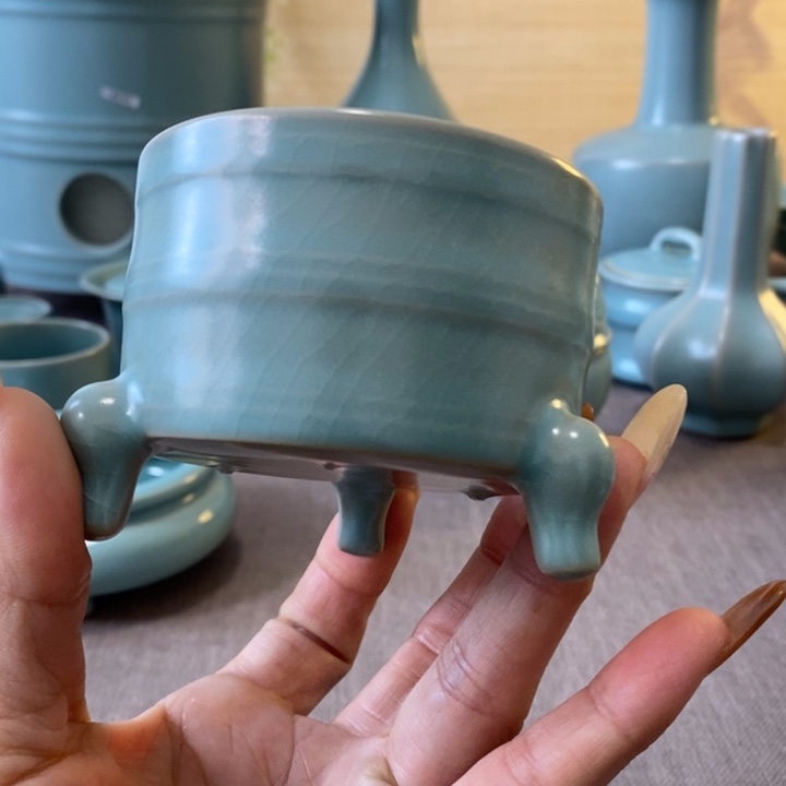 瓷片三足遵一一一一一一一