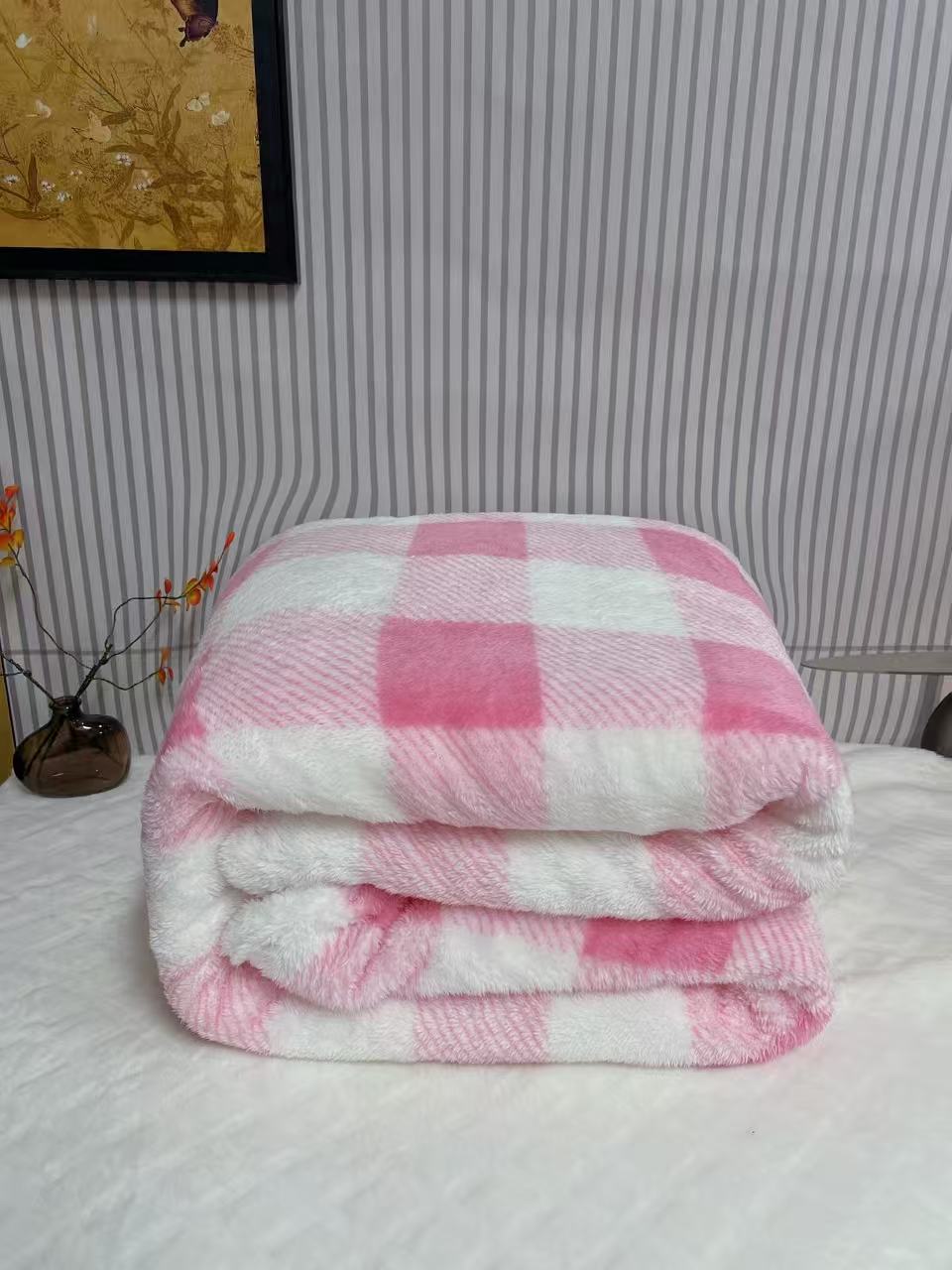 【秋冬盖毯】轻奢风粉白色格子多功能加厚毛毯.双面.速热款午睡毯