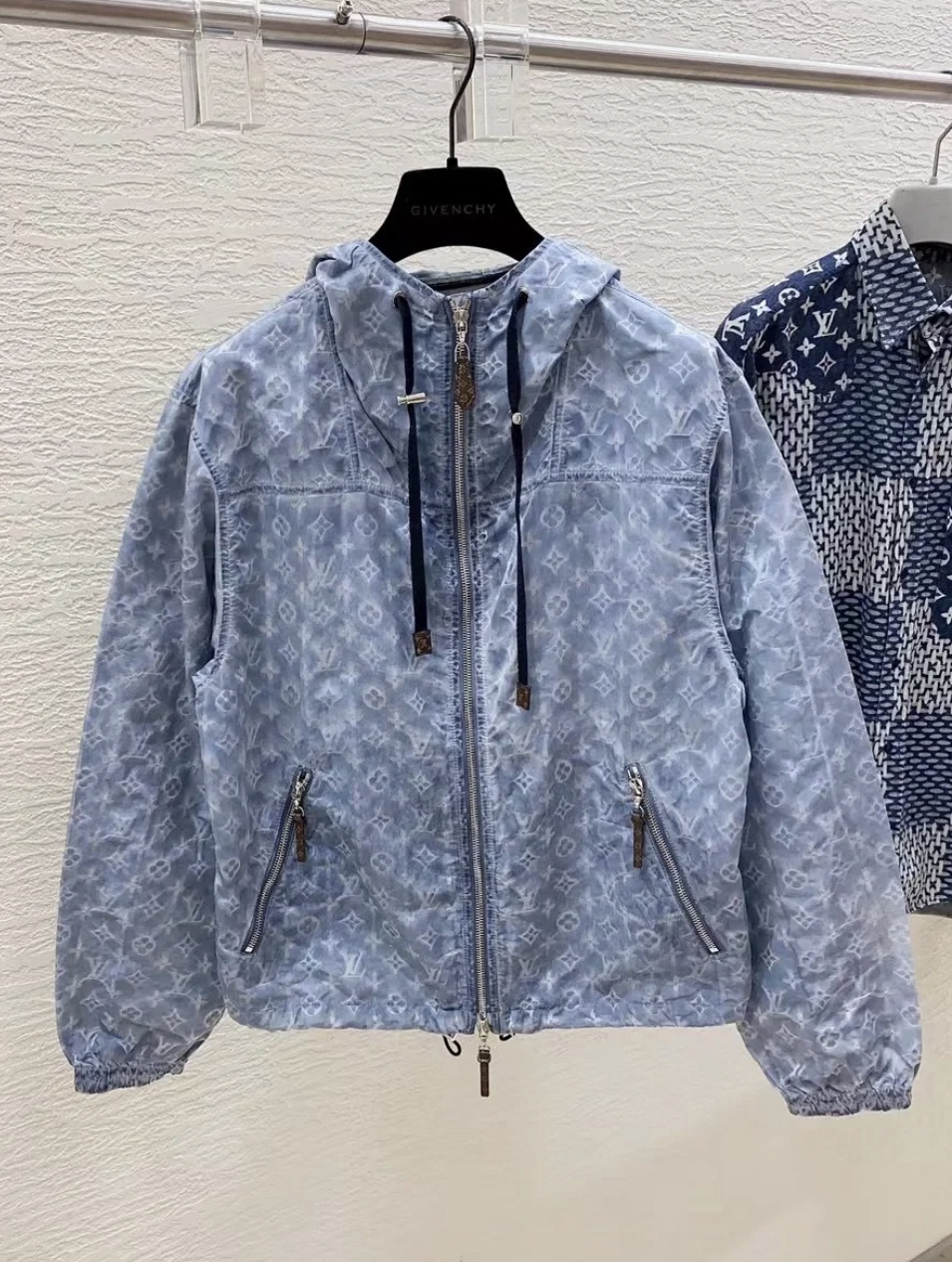 95新 LouisVuitton/路易威登 ff171 聚酯 老花满印连帽冲锋衣34码