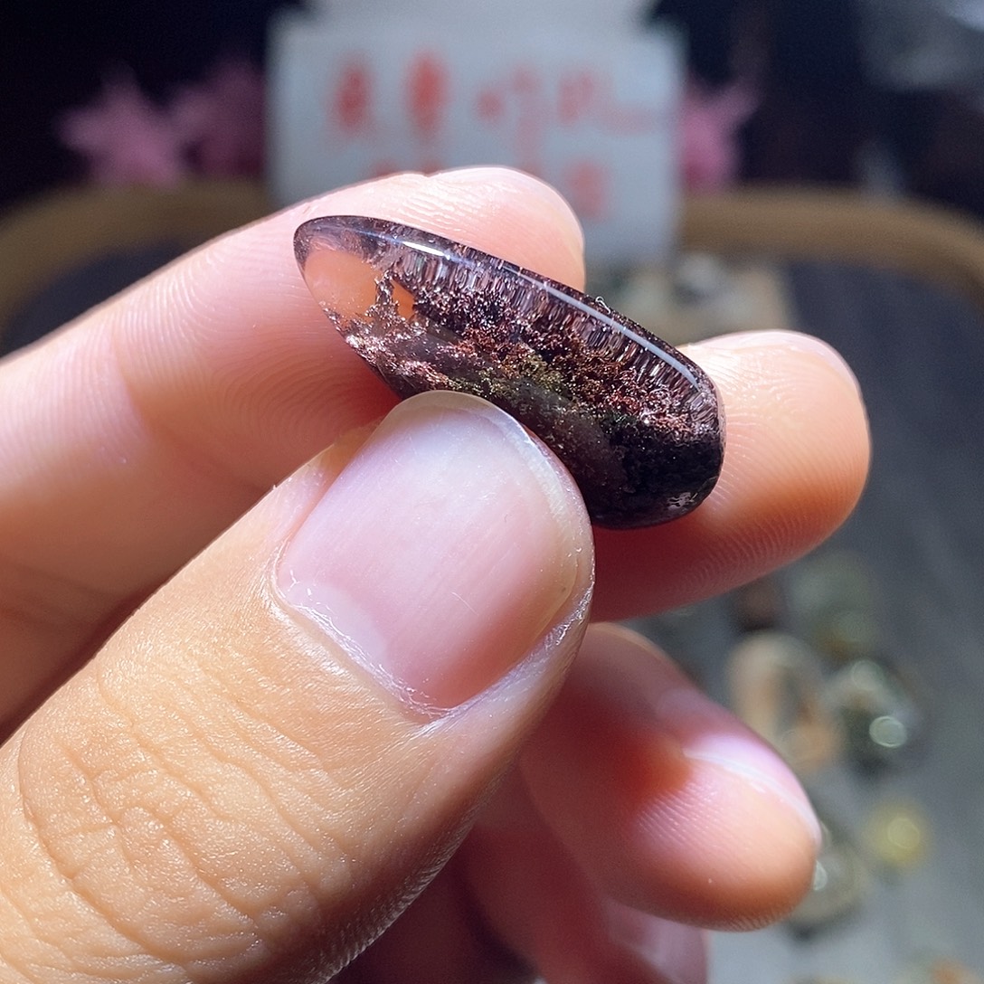 K***g颈饰未镶嵌水晶水晶