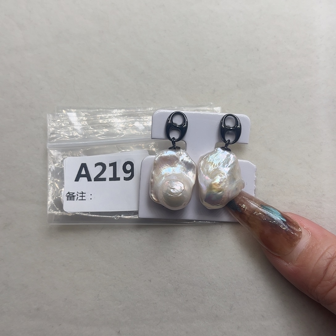 淡水珍珠银S925镶嵌耳饰