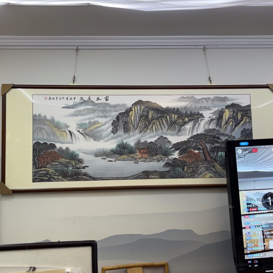 国画六尺富水长流画框作品