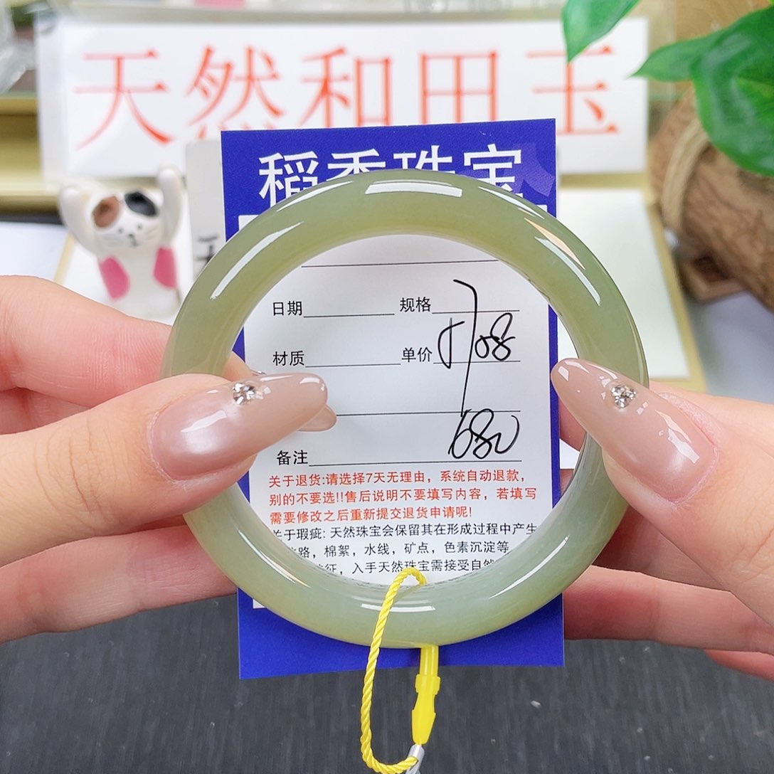 和田玉手镯未镶嵌