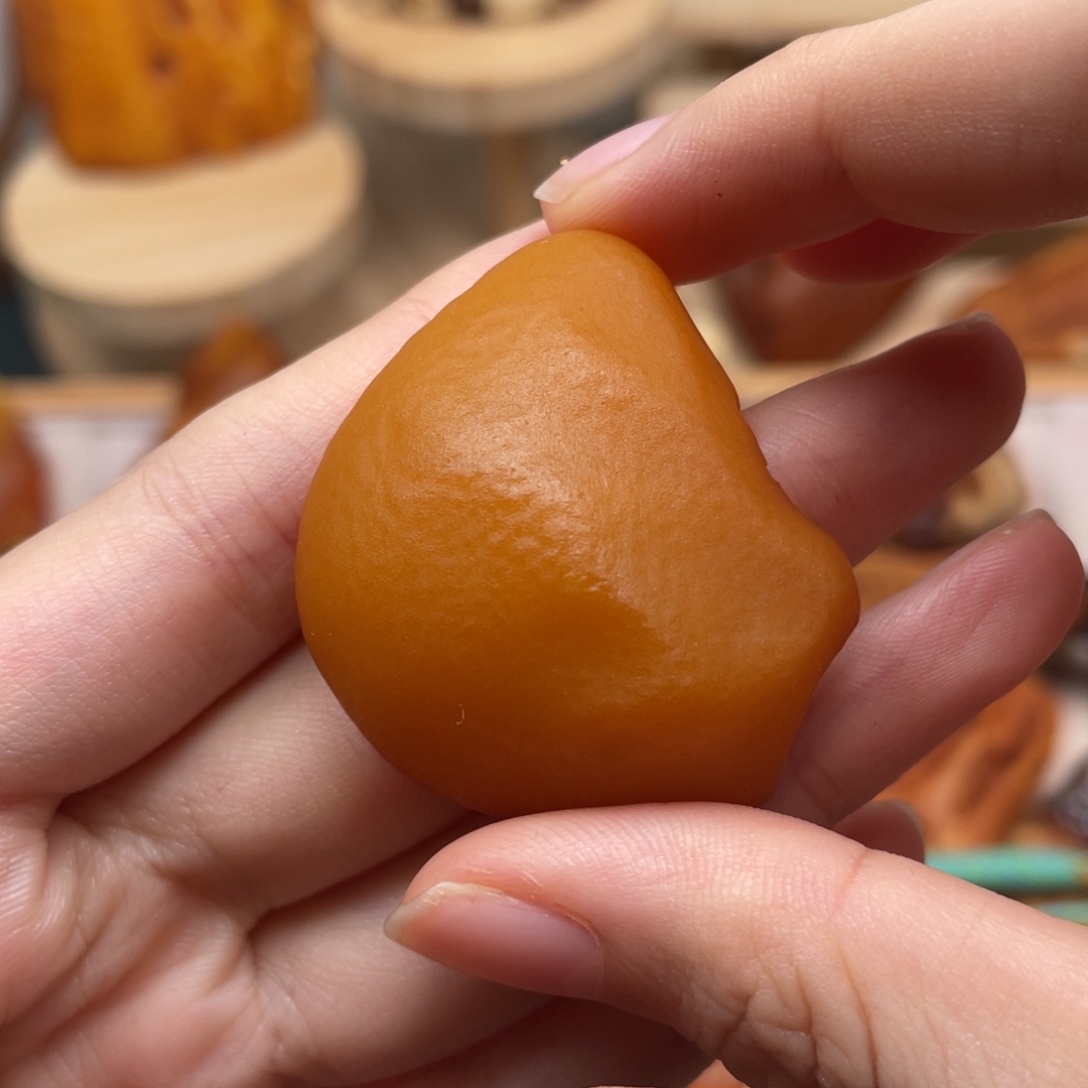 琥珀未镶嵌珠宝奇石