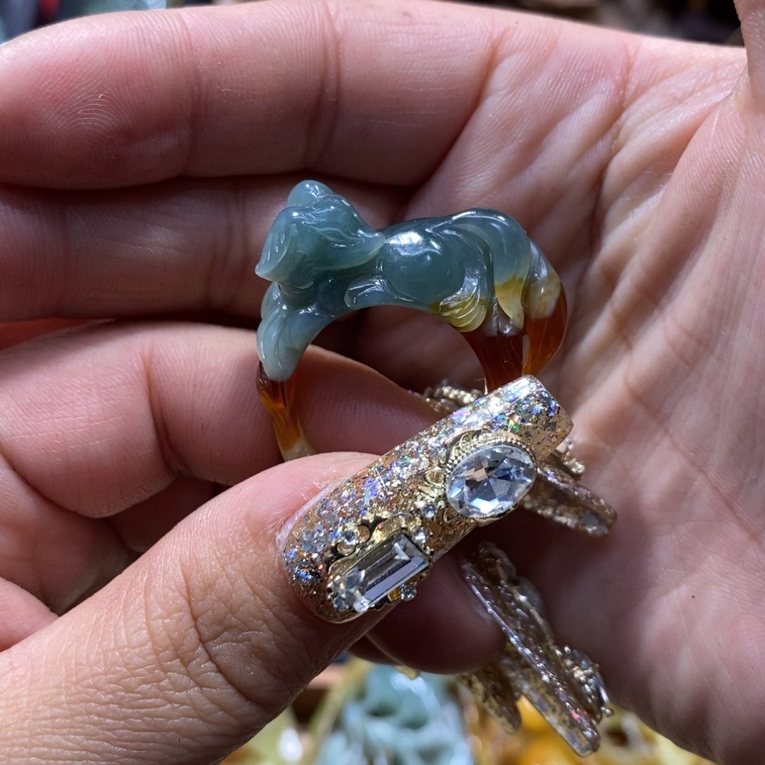 蛇纹石玉颈饰未镶嵌乐***兜