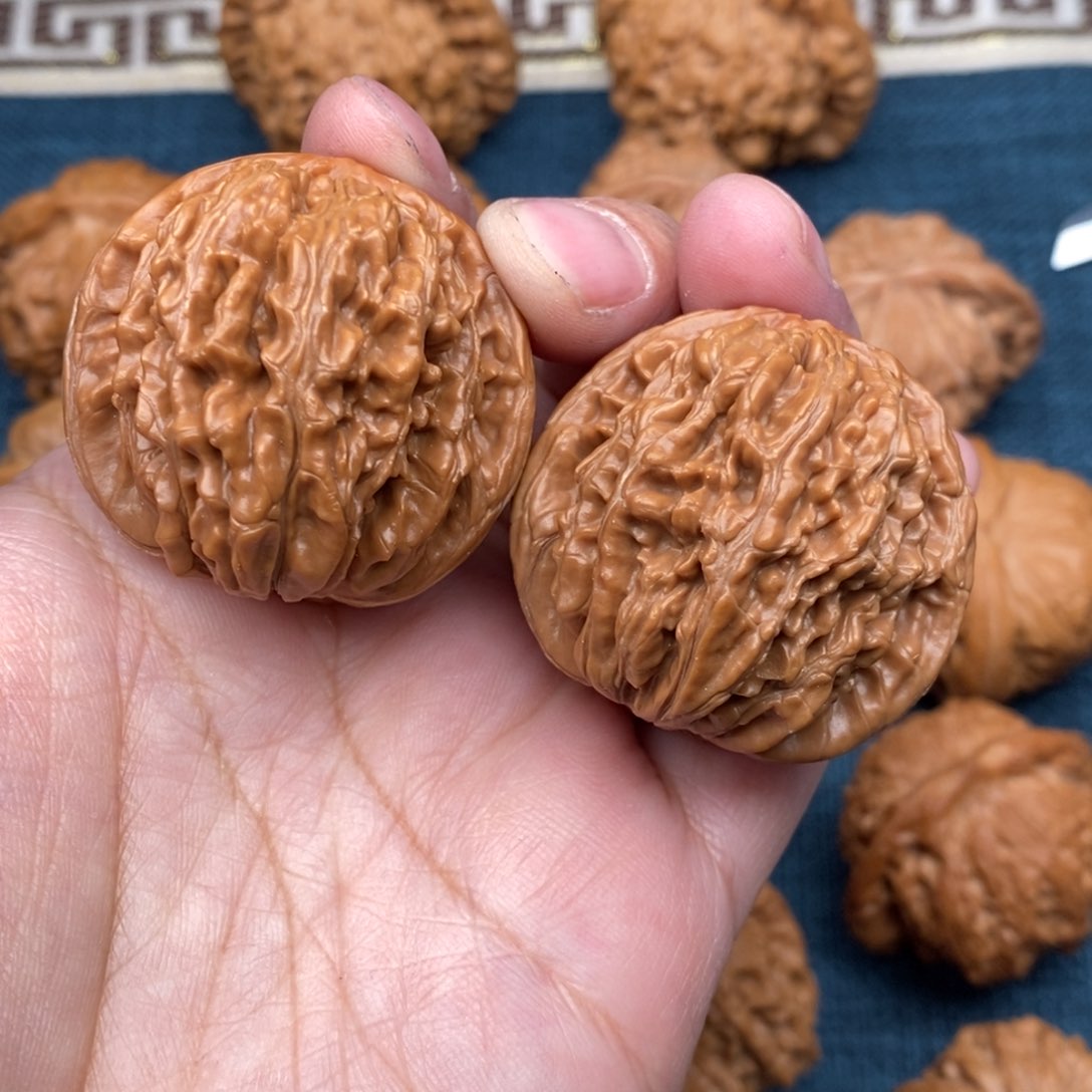 文玩核桃把件39老树汉高楼