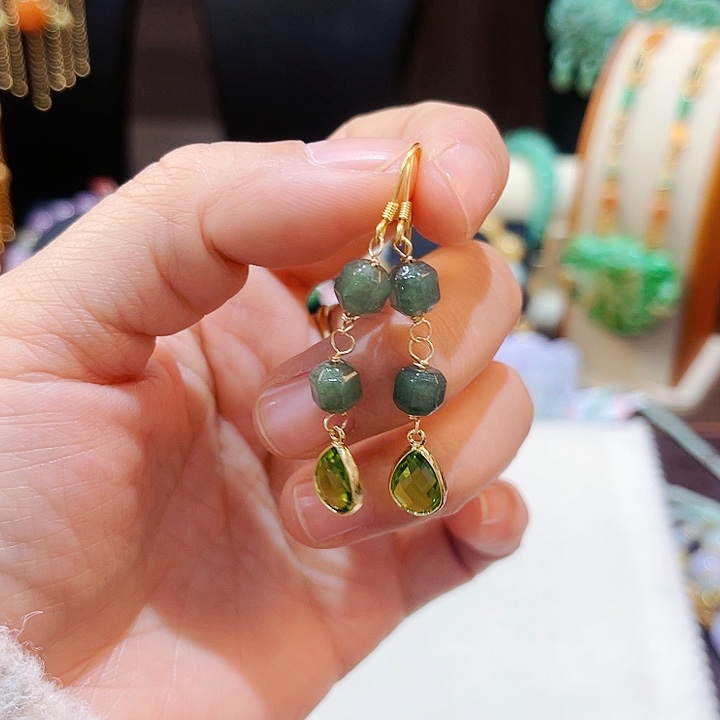 翡翠颈饰未镶嵌耳饰