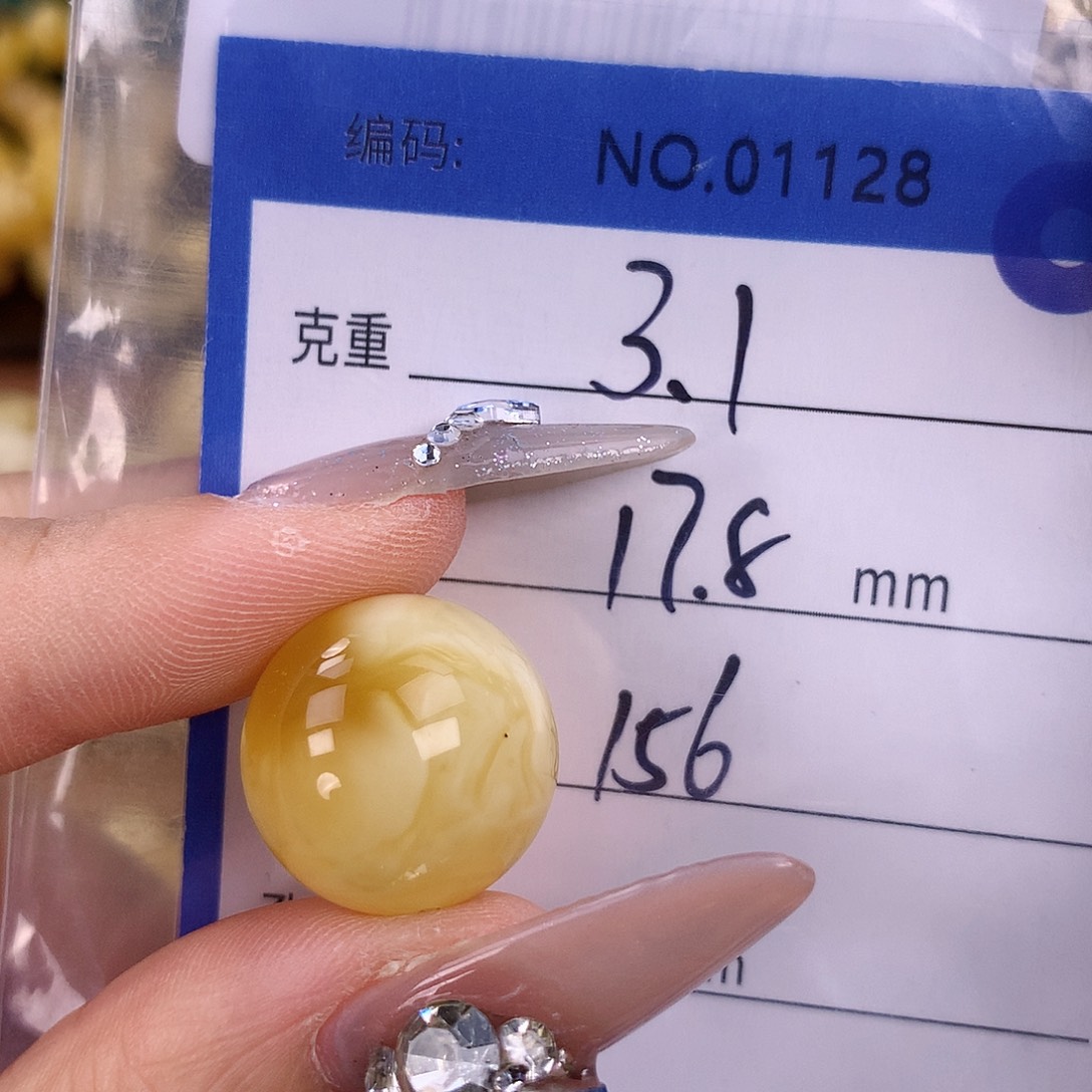 蜜蜡未镶嵌珠宝奇石