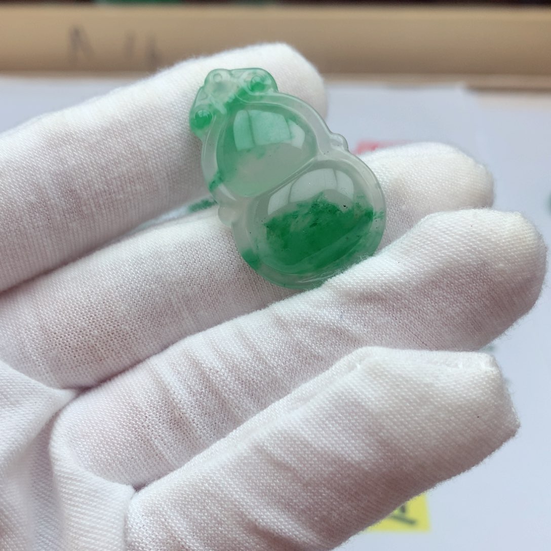 石英岩玉未镶嵌颈饰