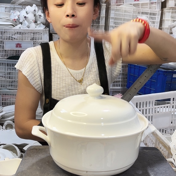 盘微瑕产品……富贵品大汤锅一个