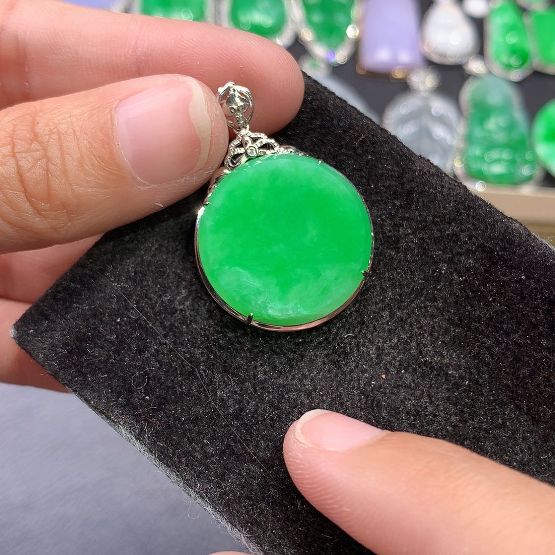 翡翠吊坠(赠链)18K金镶嵌