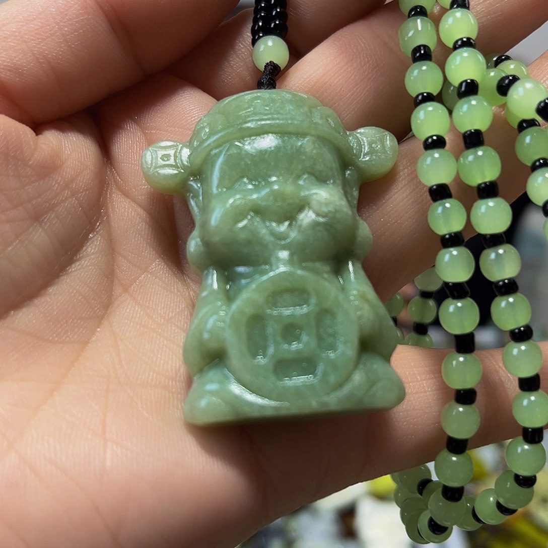 蛇纹石玉未镶嵌颈饰