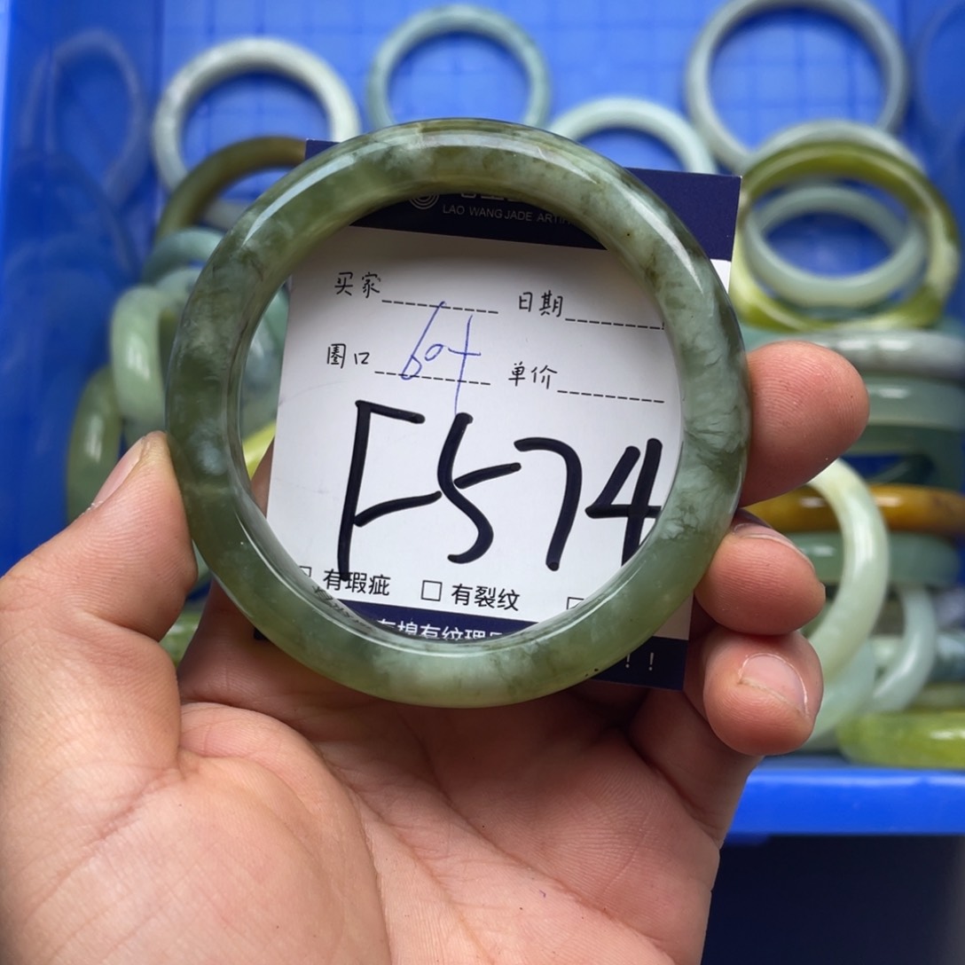 岫玉手镯手镯未镶嵌