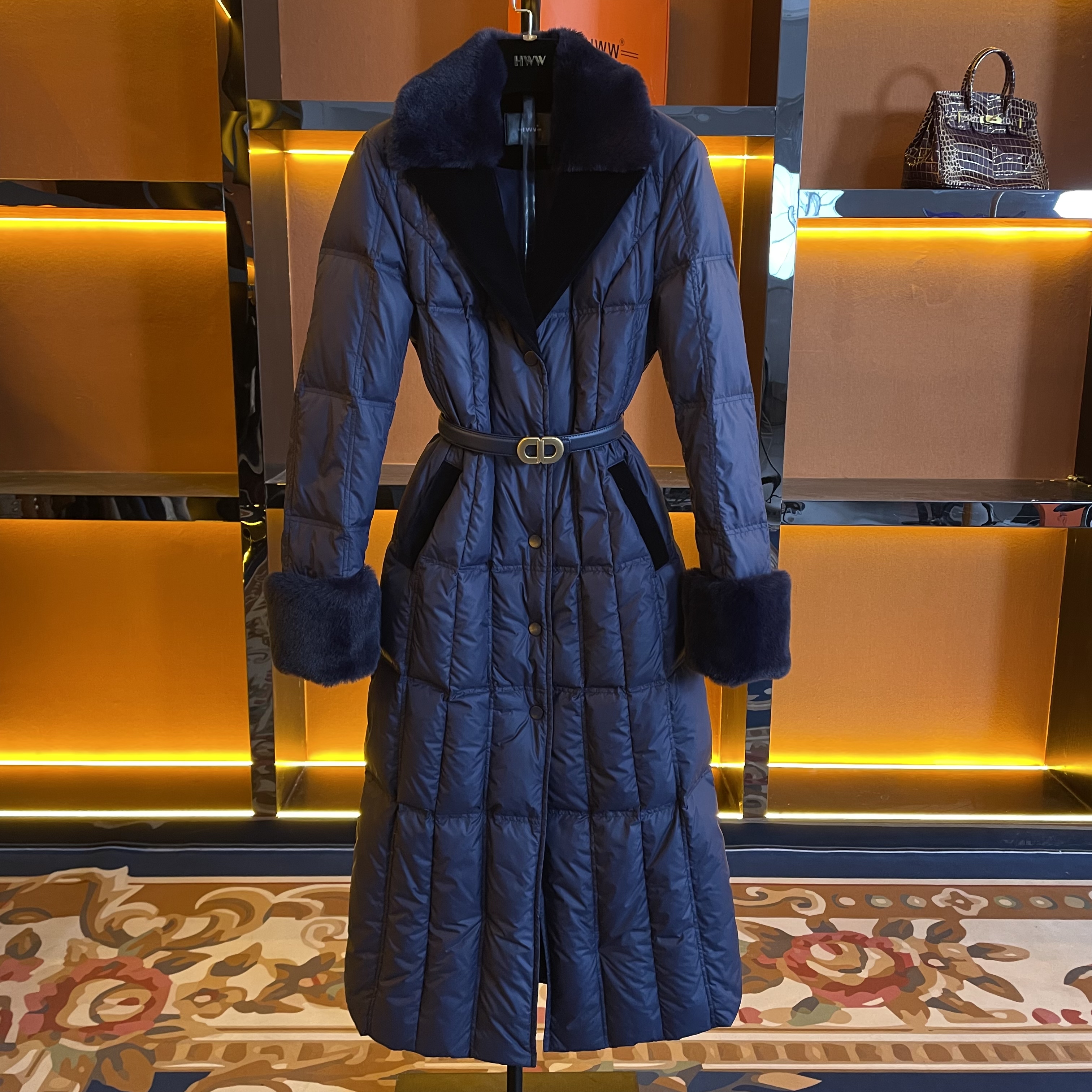 白鹅绒(袖子也加绒)英伦潮流时尚法式收腰羽绒服DHZZR405930