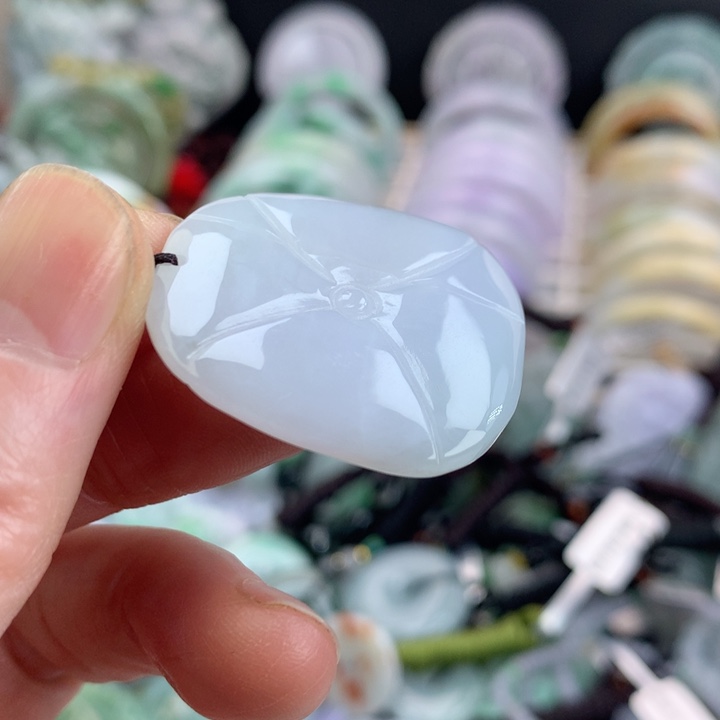 翡翠颈饰未镶嵌吊坠