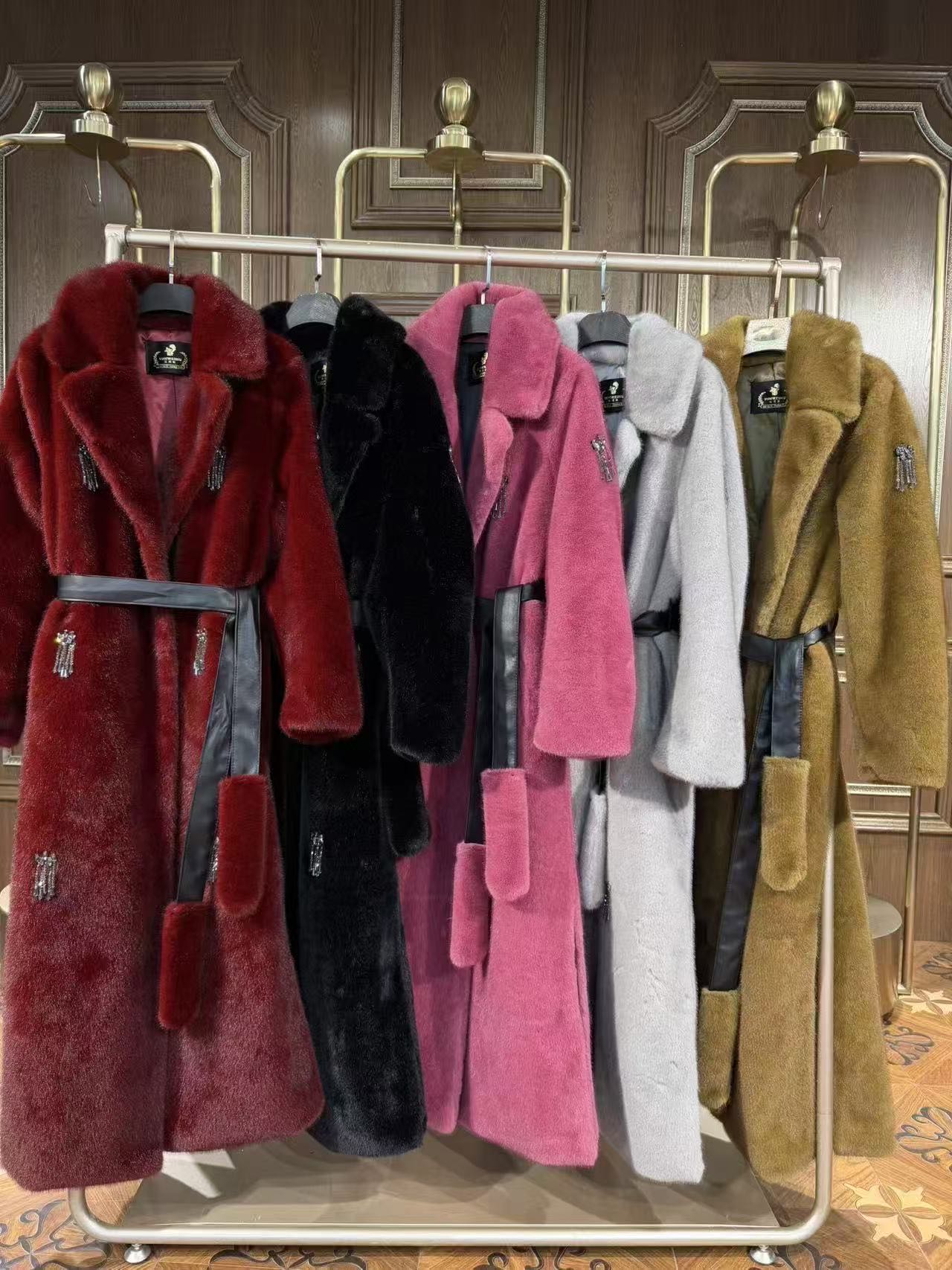 2025长款毛毛保暖女士外套