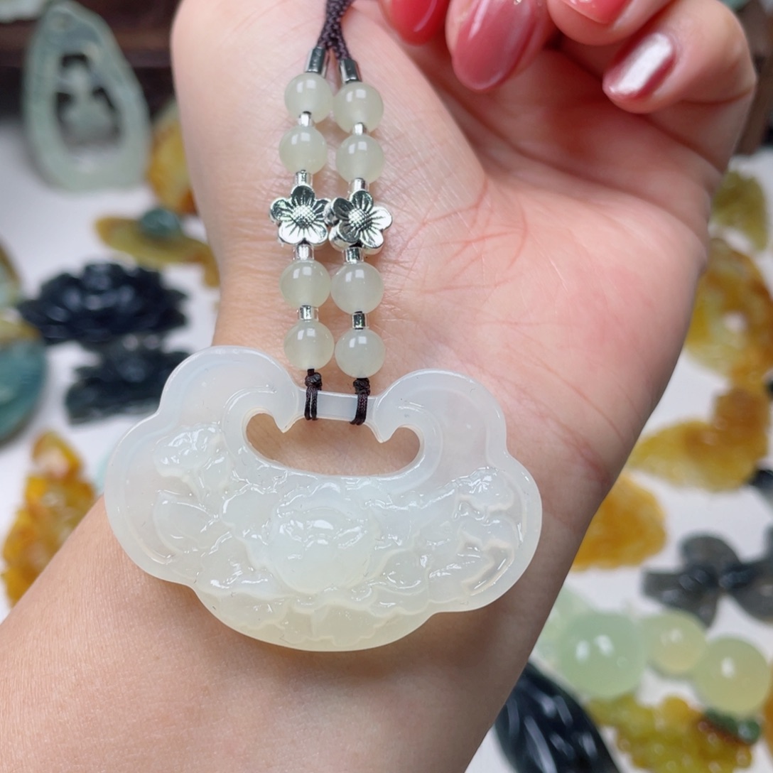 蛇纹石玉颈饰未镶嵌