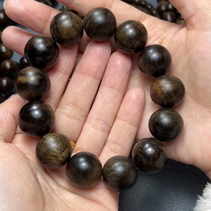 沉香手串白棋留疤