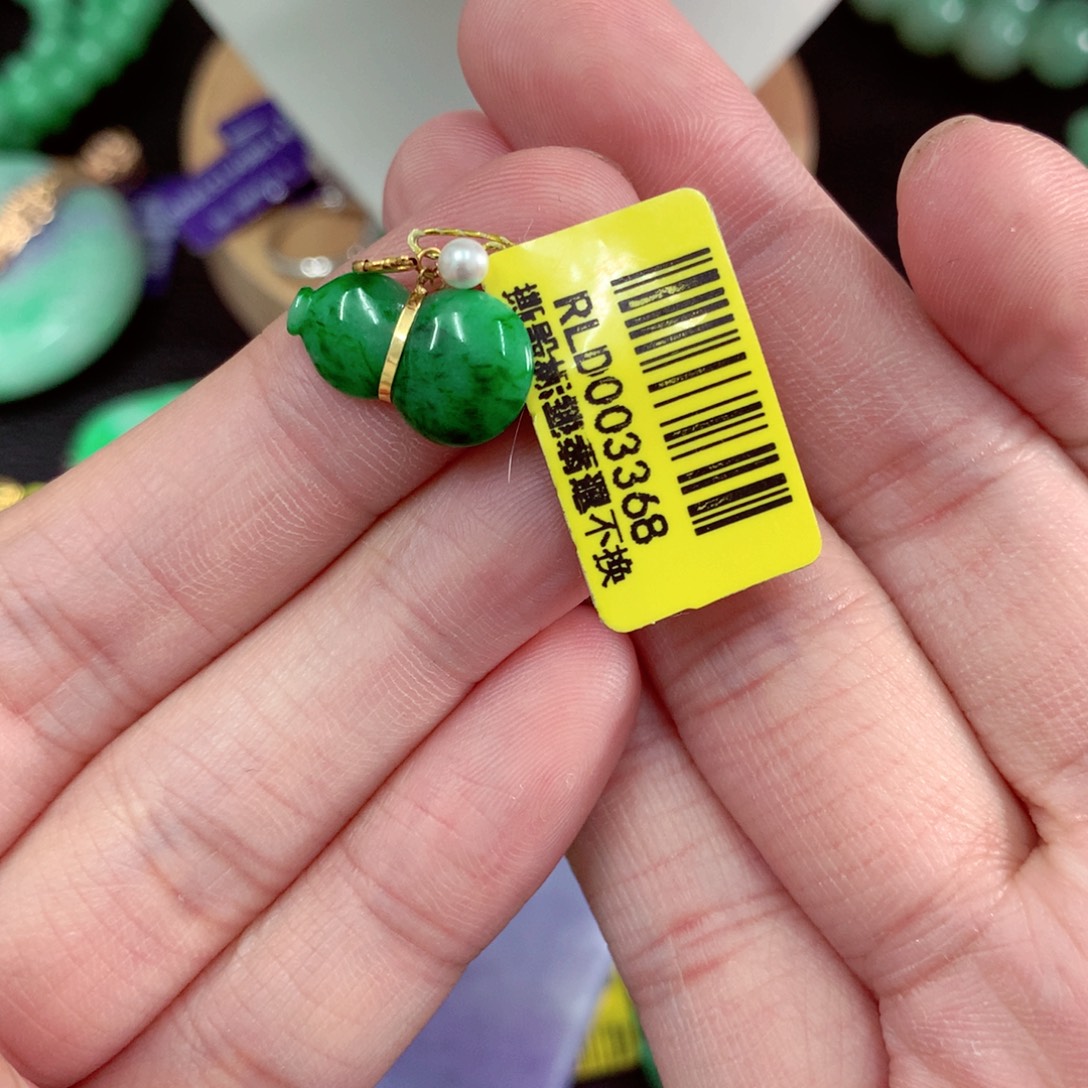 颈饰18K金镶嵌翡翠