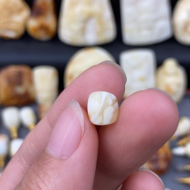 琥珀未镶嵌裸石8马蹄