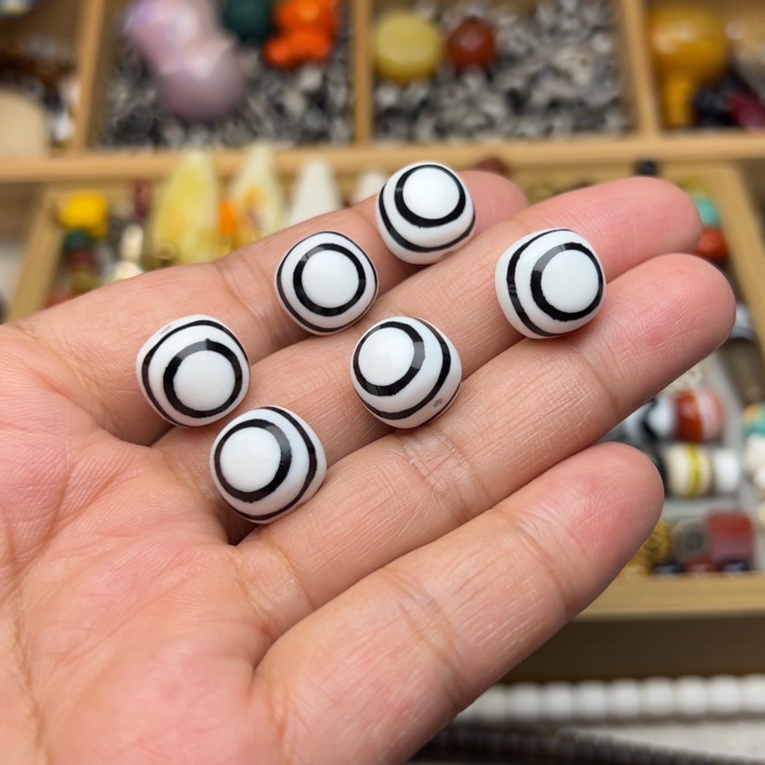 玛瑙/玉髓13mm垛珠双鬼眼未镶嵌多样性发其中一颗