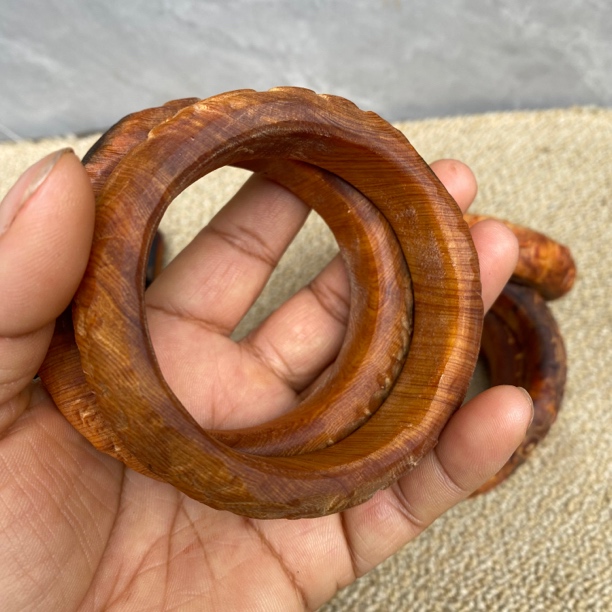 广西大瑶山风化香木雕刻手镯饰品尺寸内空6厘米外8.3厘米