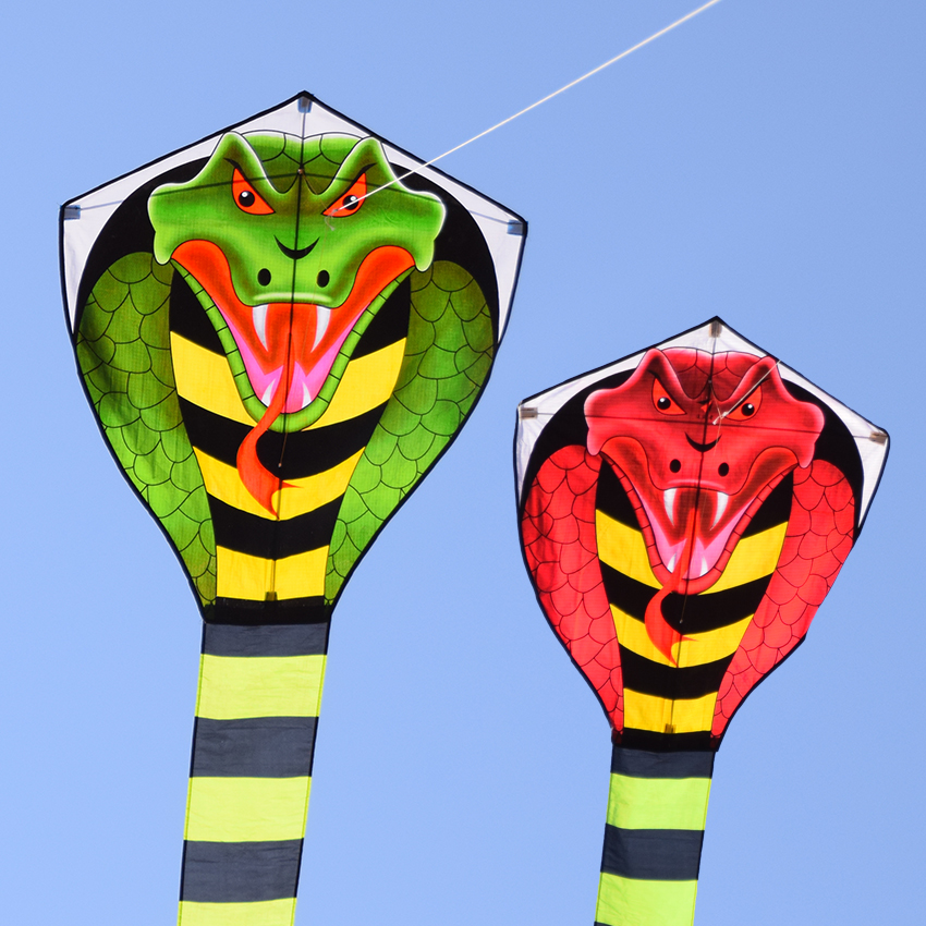 潍坊2025新款15米30米眼镜王蛇风筝大型高档成人好飞长尾火蛇风筝