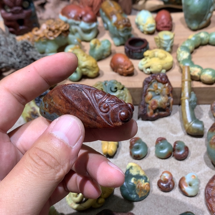 未镶嵌岫岩河磨玉（透闪石质玉）挂件