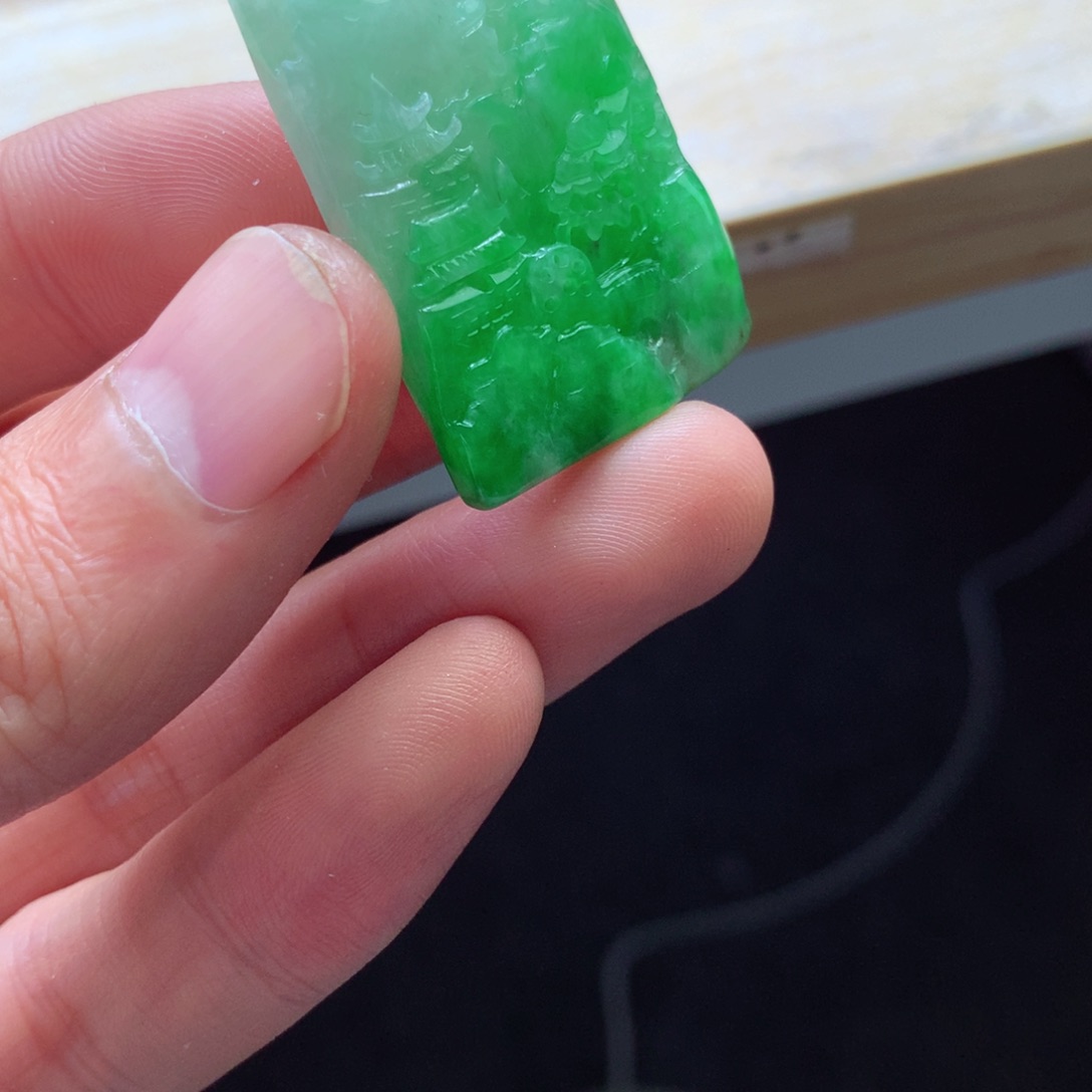 翡翠颈饰18K金镶嵌吊坠