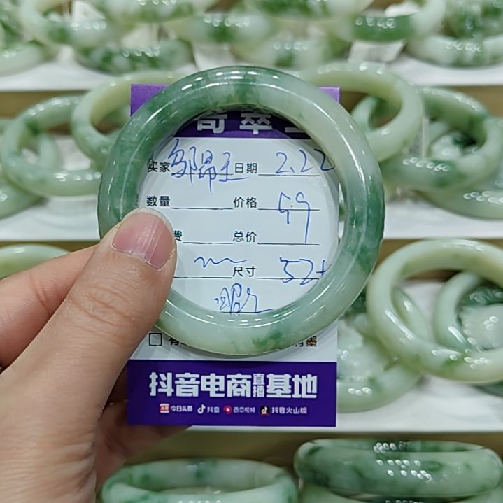 透闪石-蛇纹石玉手镯未镶嵌邬*王