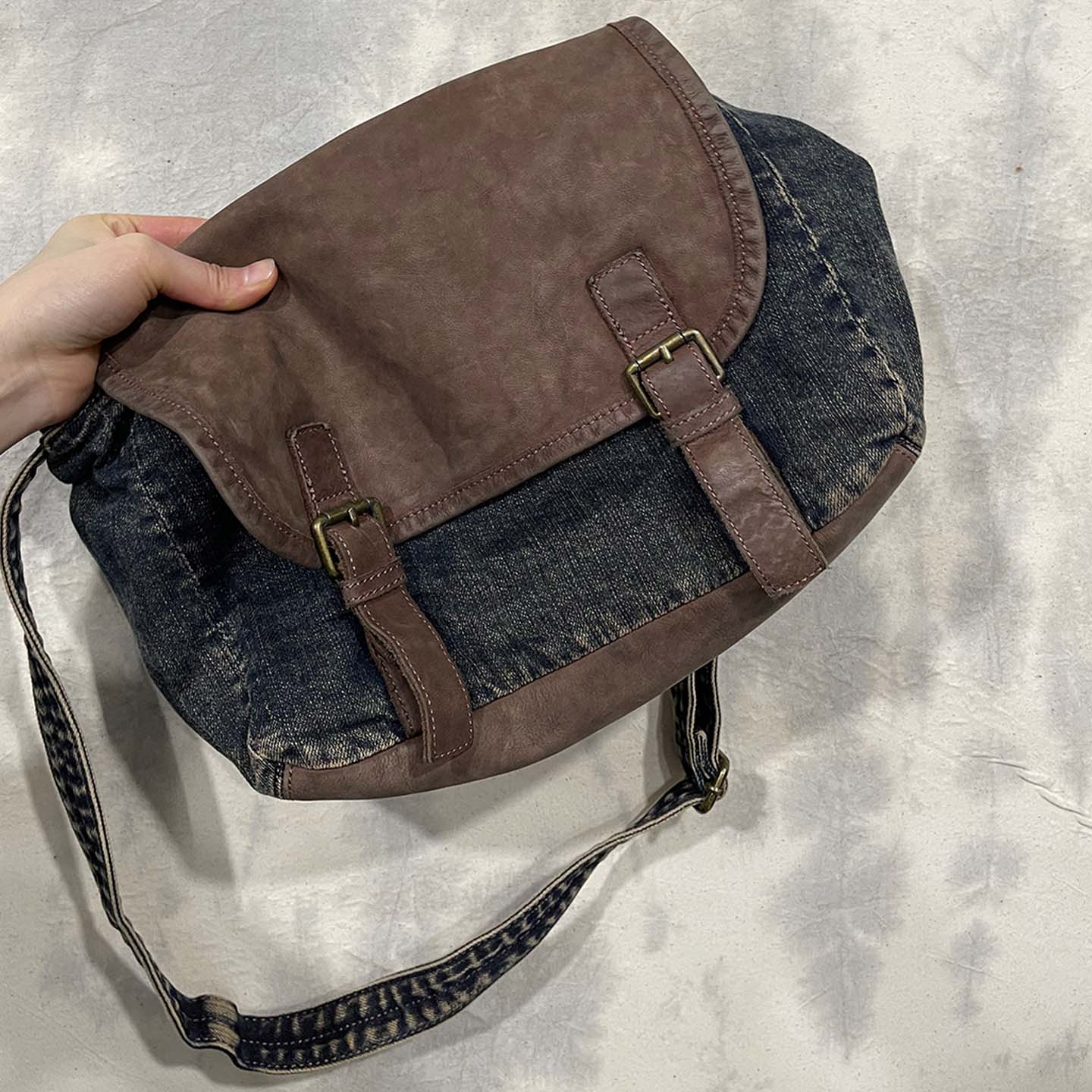 疯子张24复古单肩牛仔布牛皮斜挎包斜肩多功能背包中号邮差包9959