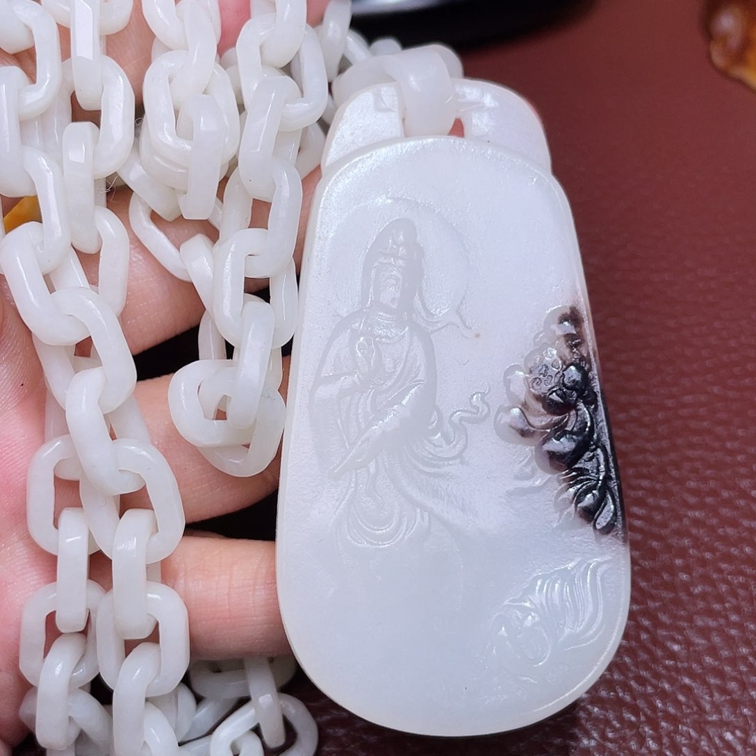 和田玉未镶嵌颈饰心**神