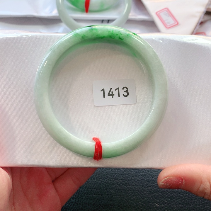 翡翠手镯未镶嵌天然翡翠手镯