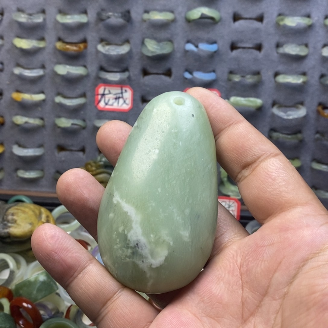 蛇纹石玉珠宝半成品未镶嵌