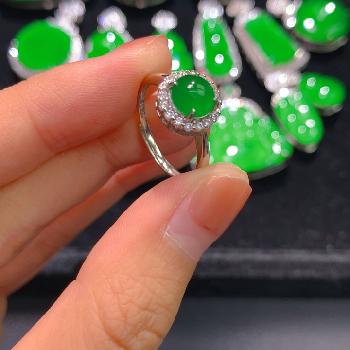 翡翠银S925镶嵌戒指一个