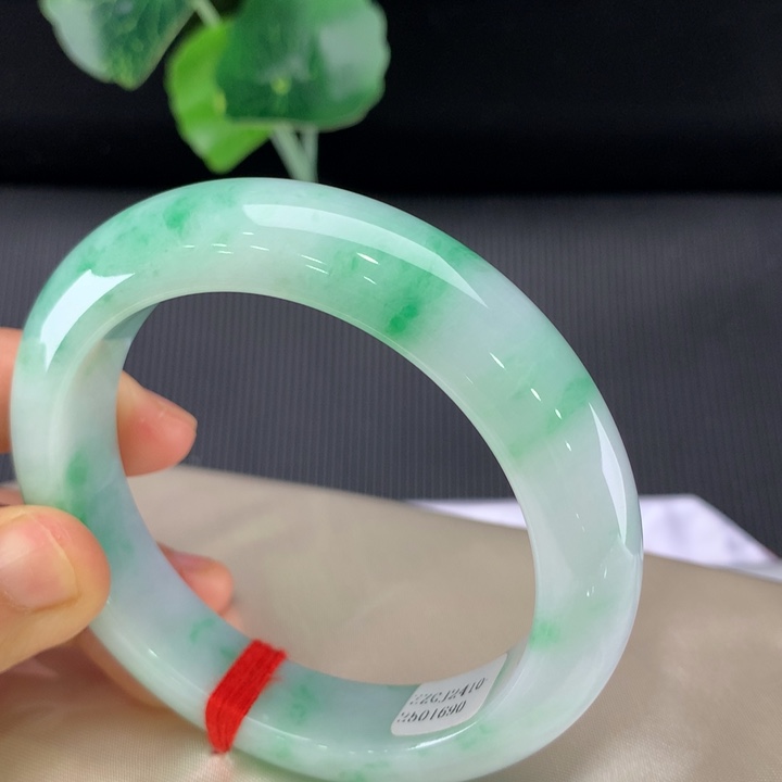 翡翠未镶嵌手镯正圈56-57