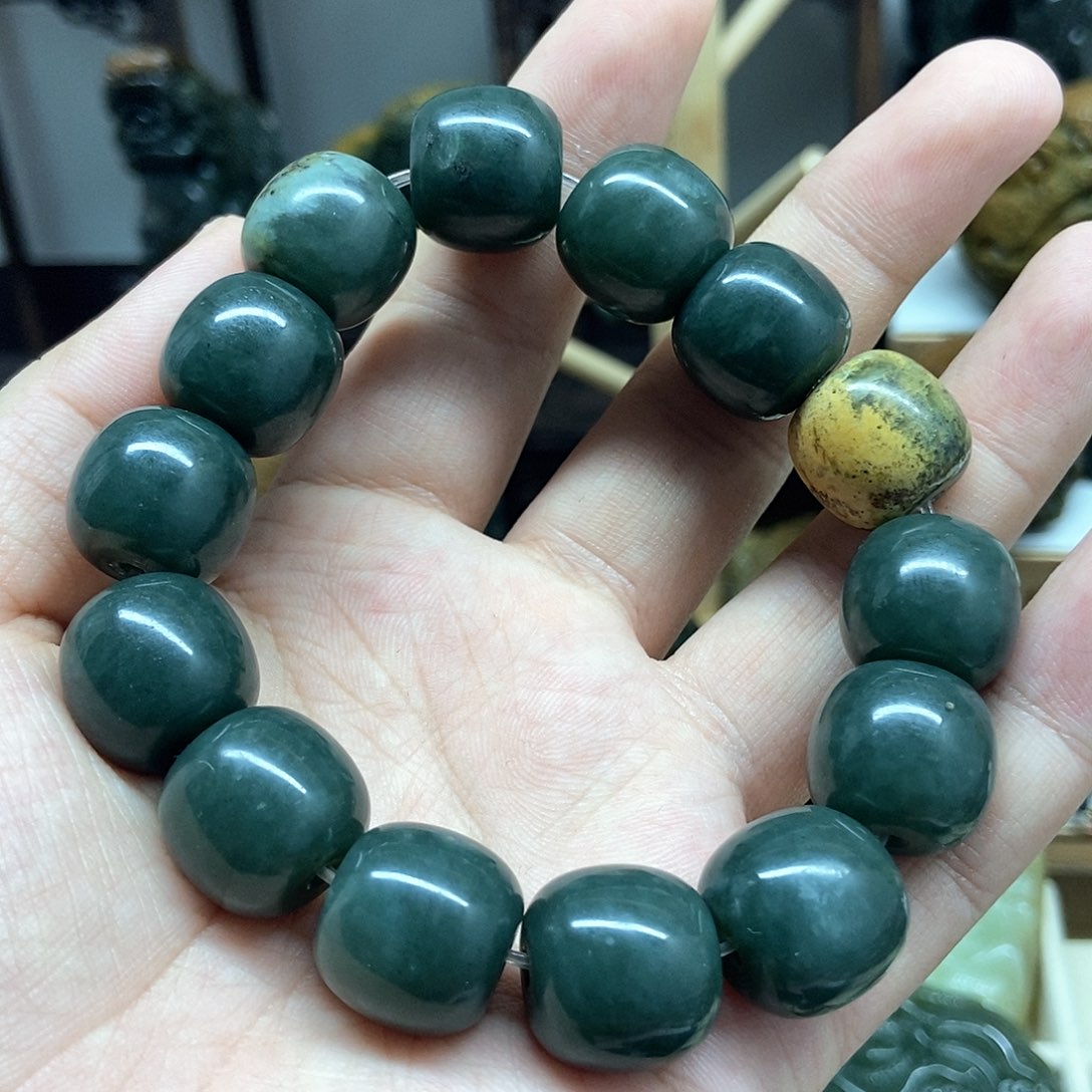 岫岩河磨玉（透闪石质玉）手串未镶嵌选****力