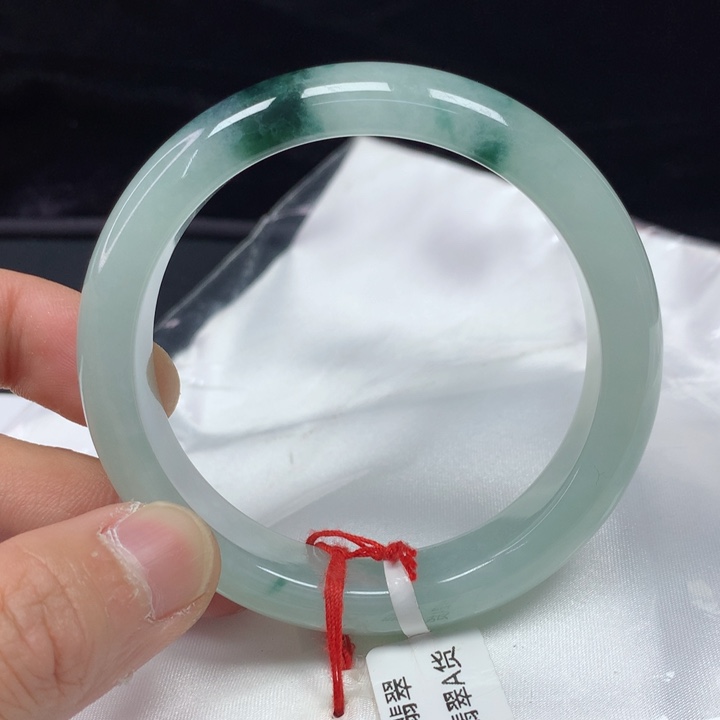 翡翠手镯（圆镯）未镶嵌55.2