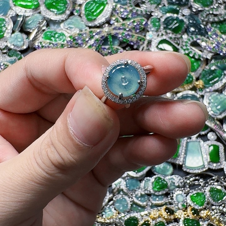 翡翠颈饰未镶嵌天然A货翡翠放漏