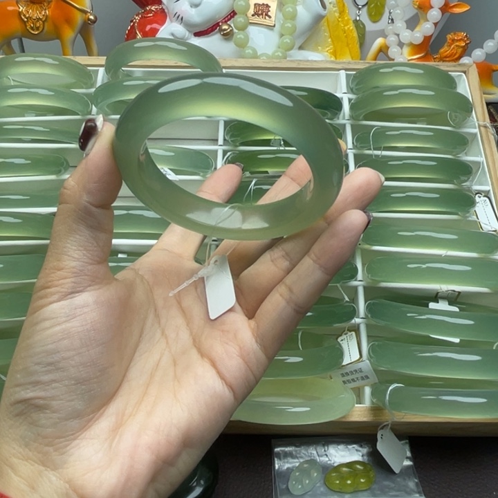 叶***髭岫玉未镶嵌手镯岫玉