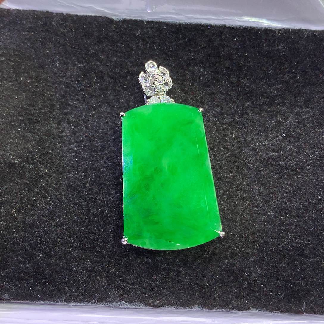 翡翠18K金镶嵌吊坠(赠链)