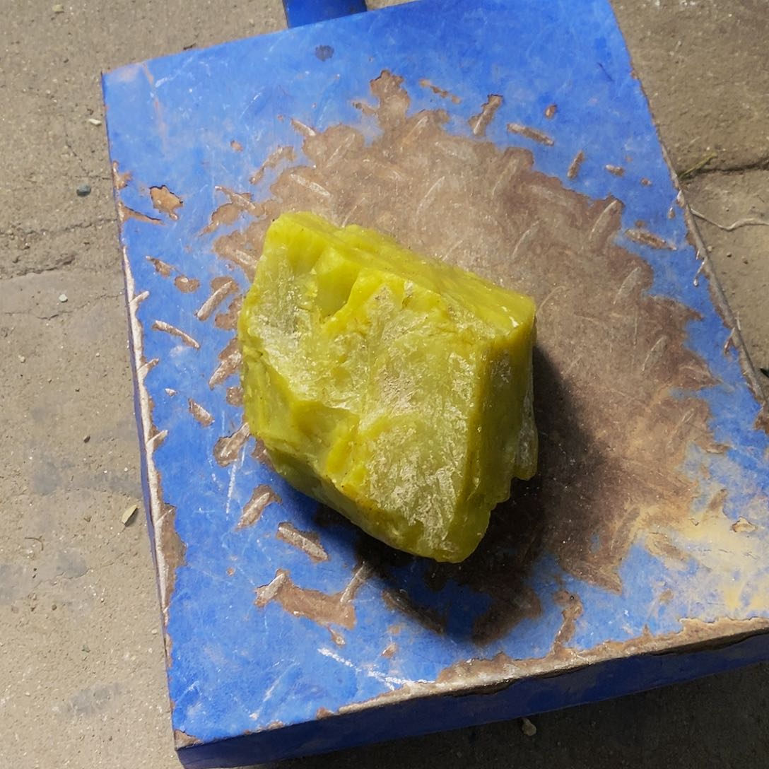 未镶嵌蛇纹石玉珠宝奇石