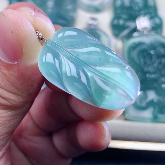 【闪购商品】翡翠颈饰18K金镶嵌天然翡翠