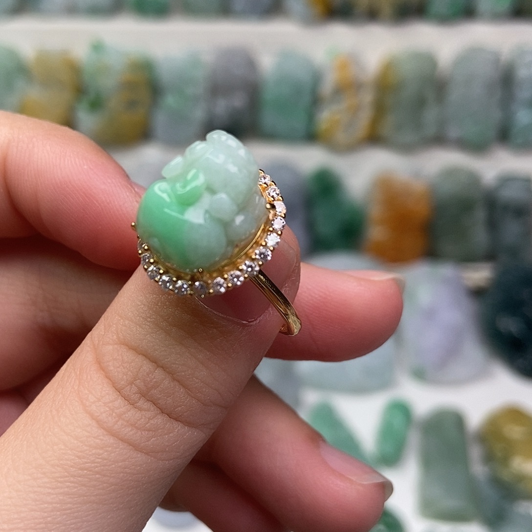 翡翠未镶嵌吊坠(赠链)