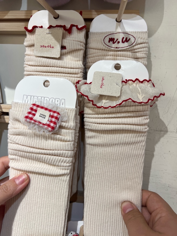 老莫推荐非常好看红格子直筒袜（四色各一）