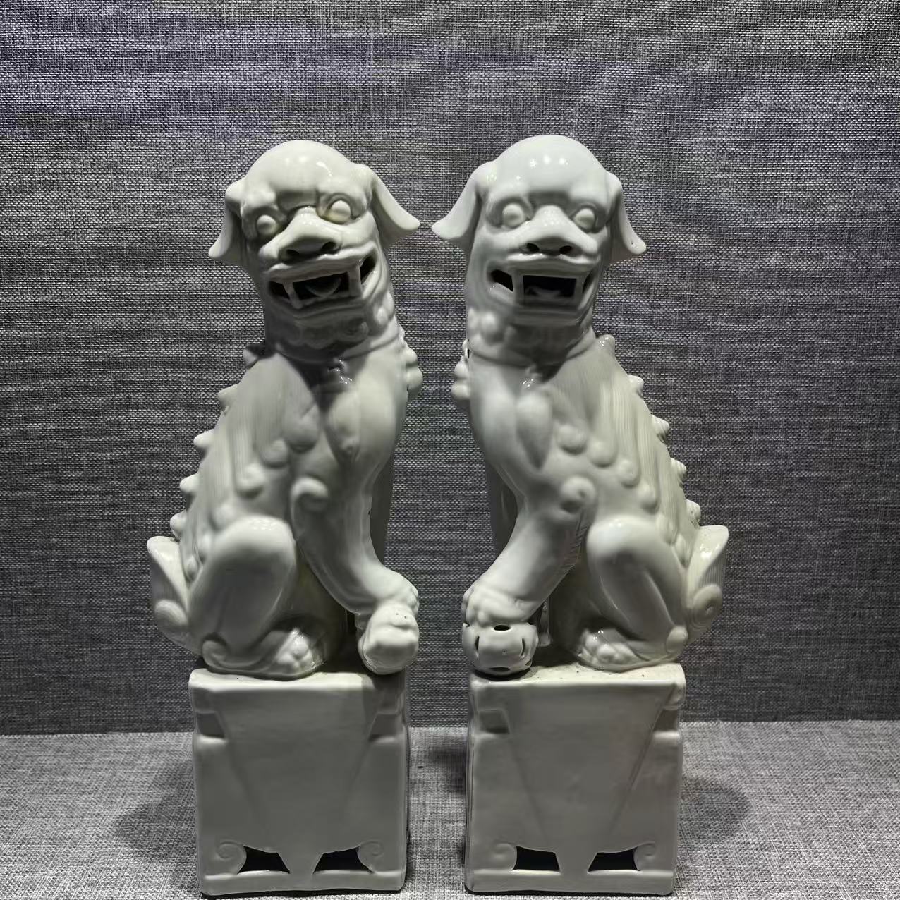 lot8832  567白釉狮子摆件/云南典藏