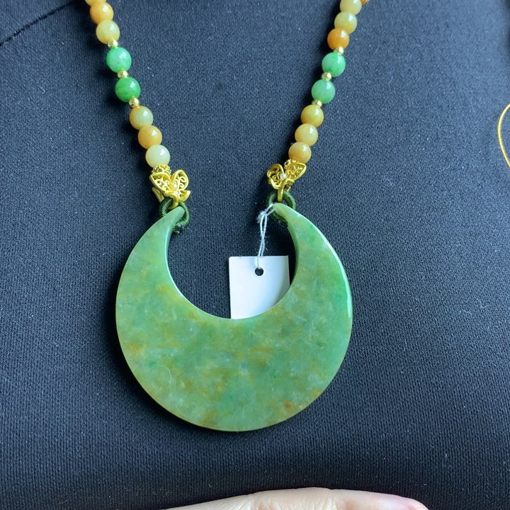 翡翠颈饰未镶嵌翡翠