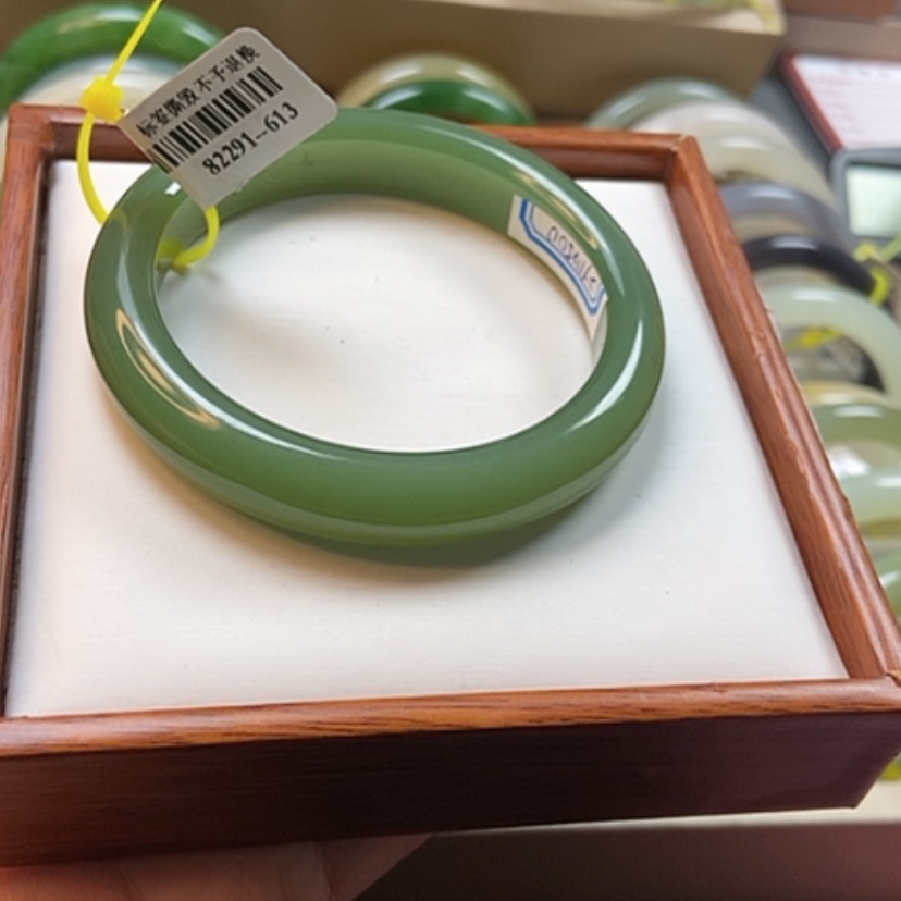 【闪购商品】和田玉手镯未镶嵌55.1碧玉猫眼